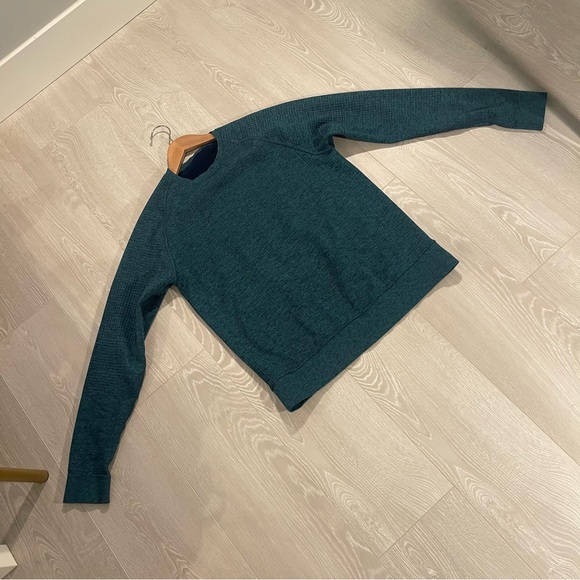 Lululemon Engineered Warmth Long Sleeve Crew Teal Turquoise size Medium fit - Picture 7 of 16